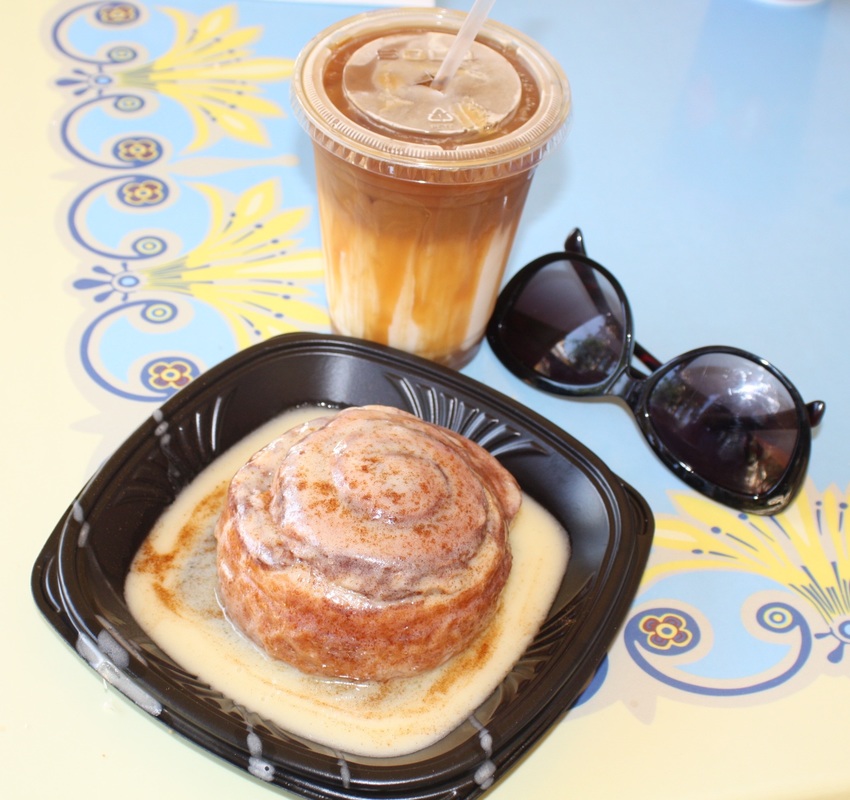 Review of Jolly Holiday Bakery Cafe located in Disneyland. Includes pictures and reviews of menu items.