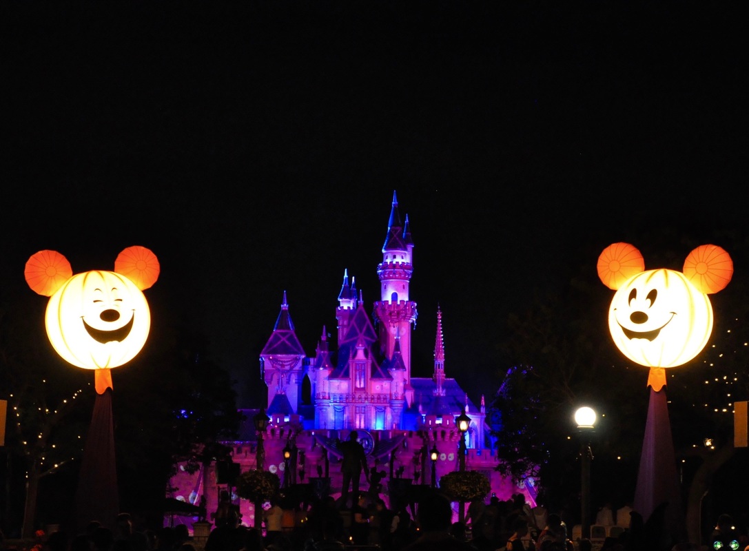 Informations and Tips for attending Mickey's Halloween Party at Disneyland