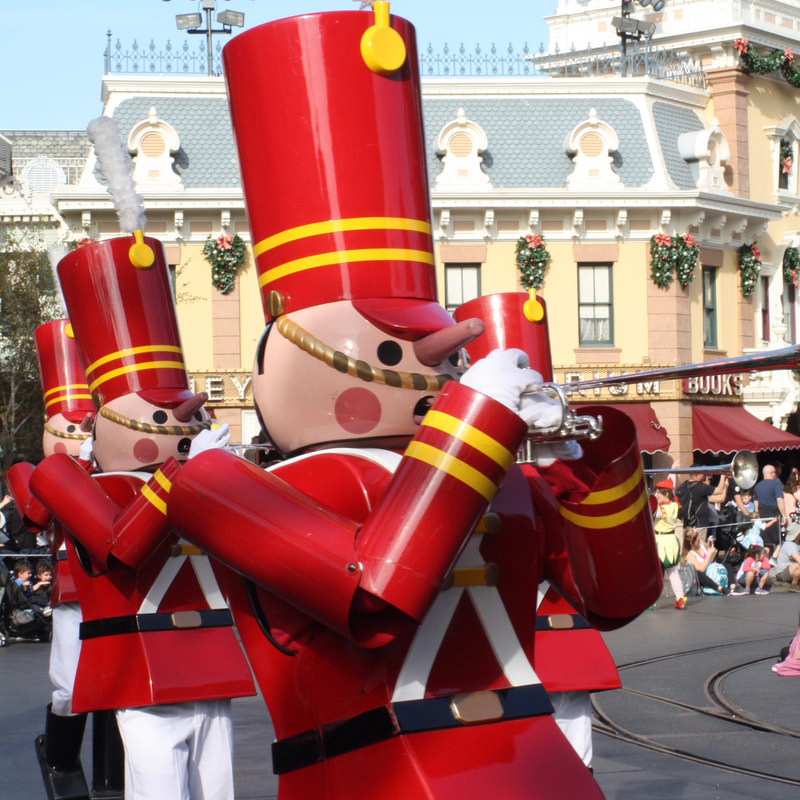 10 Magical Things about Christmas at Disneyland