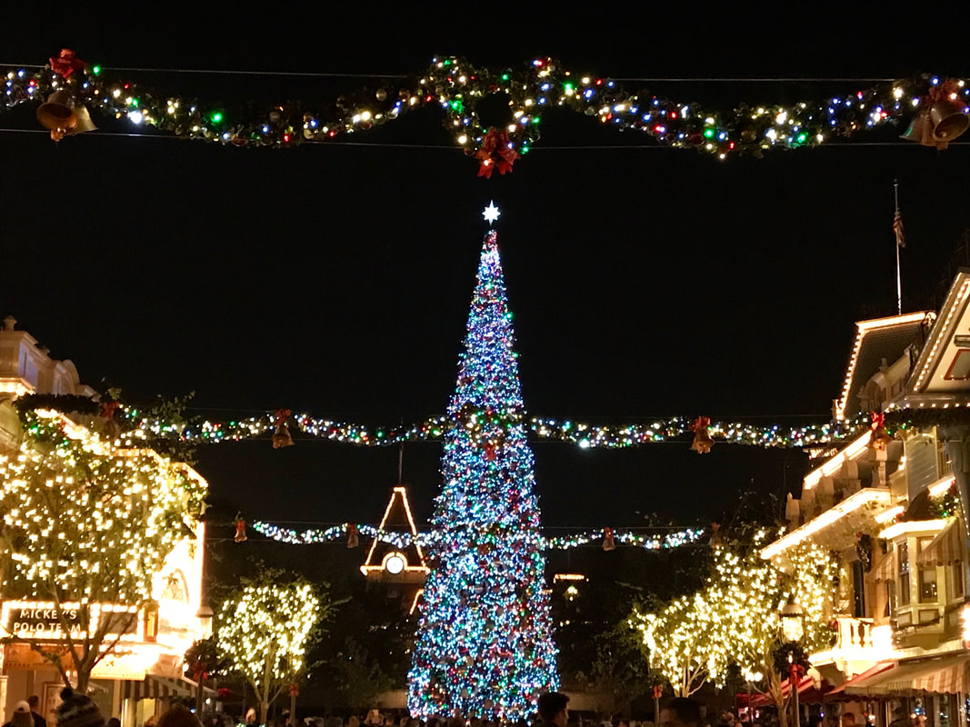 10 Magical Things about Christmas at Disneyland